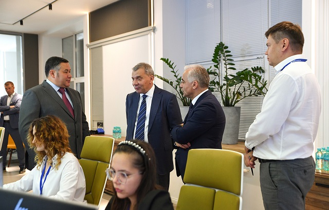 Губернатор Игорь Руденя вместе с главой Роскосмоса Юрием Борисовым посетил ТВЗ